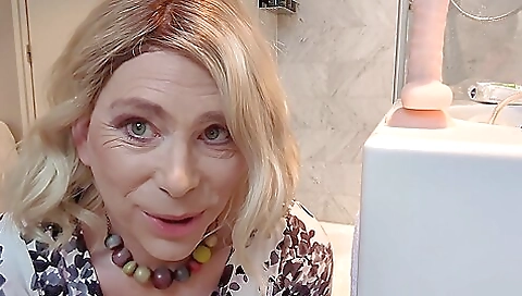 Brutal anal fetish in which a milf is penetrated with a huge dildo