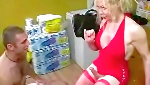 Amateur blonde is getting fucked in her ass and in her hole
