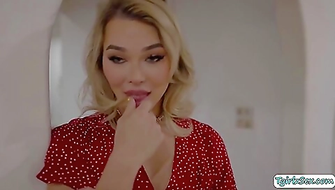 Blondie teen deepthroat and anal in this hd porn video