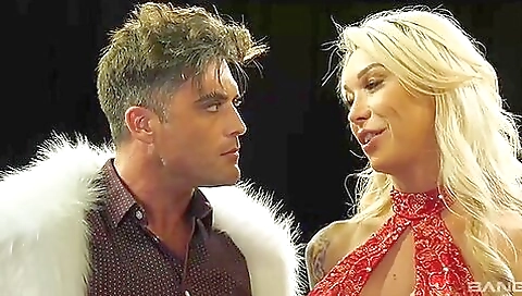 Blonde babe is such a great thing to have sucking on this dick