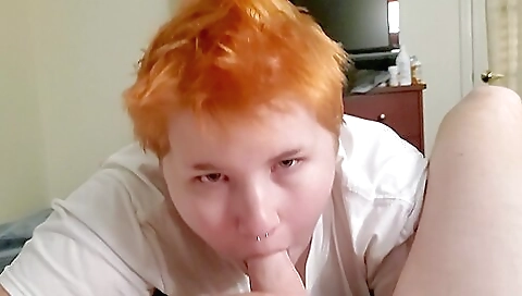 My girl's pussy gets deepthroat and handjob with it